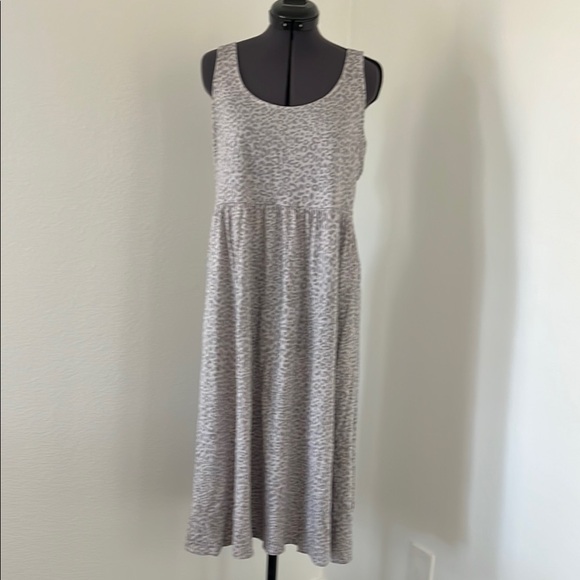 Elegant Gray Leopard Print Dress - Picture 1 of 3